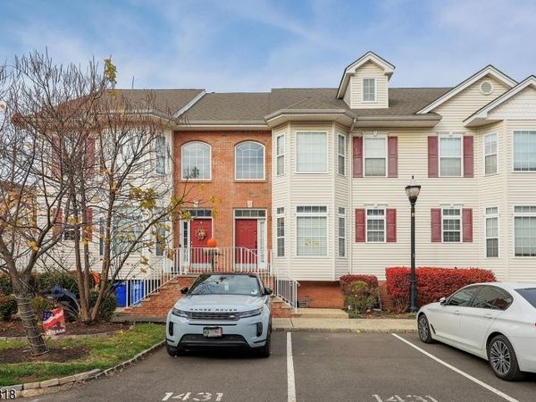 1427 Barnhardt Ln, Rahway, NJ 07065