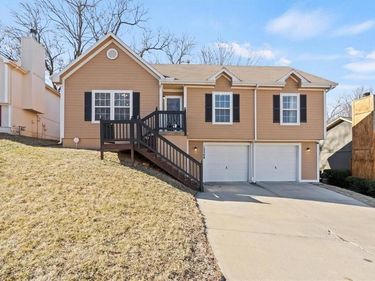 12508 Fountain Lake Drive, Grandview, MO 64030