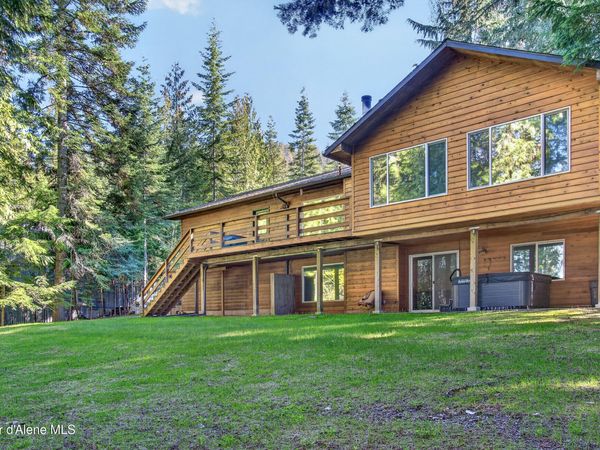 1205 Wooded Acres Dr, Sagle, ID 83860