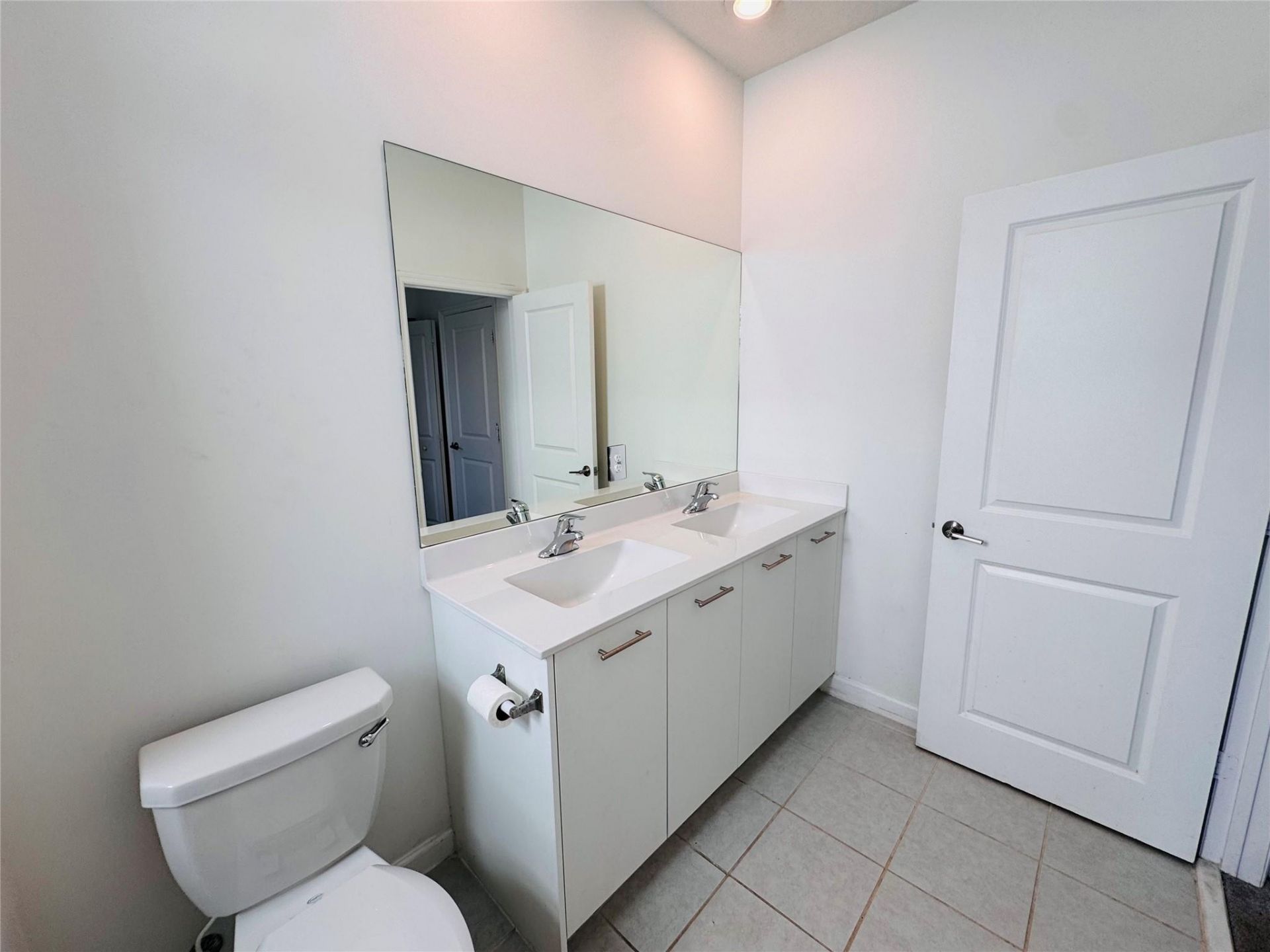 2437 NW 131st Circle, Unit 2437, Miami, FL 33167 Photo