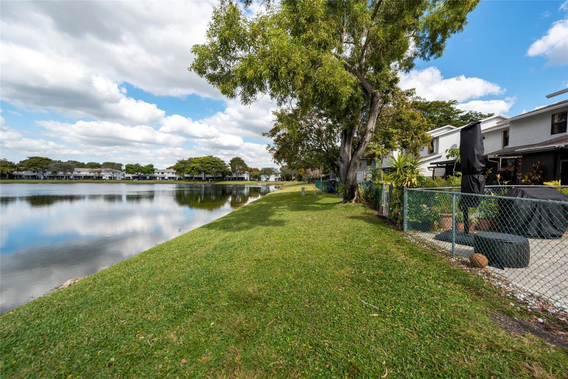 334 NW 103rd Terrace, Unit 334, Pembroke Pines, FL 33026 Photo