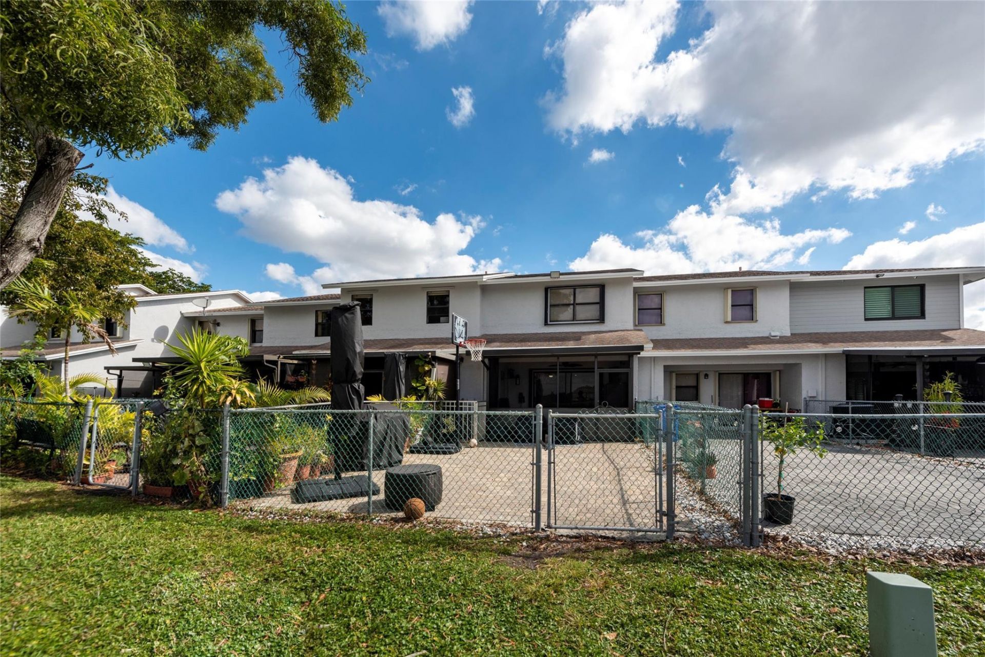 334 NW 103rd Terrace, Unit 334, Pembroke Pines, FL 33026 Photo