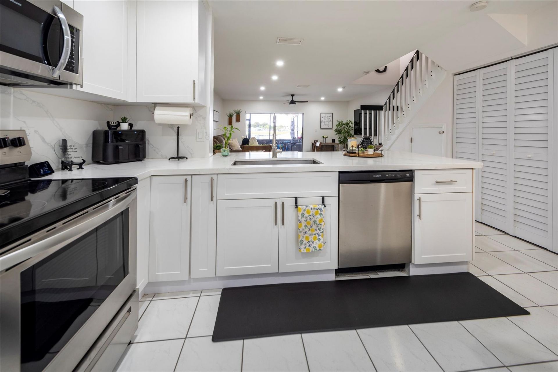 334 NW 103rd Terrace, Unit 334, Pembroke Pines, FL 33026 Photo