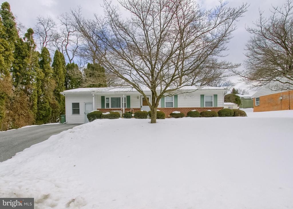 1075 Princess Drive, Harrisburg, PA 17113 Main Photo