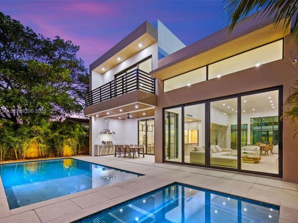 290 NW 48th St , Miami, FL 33127