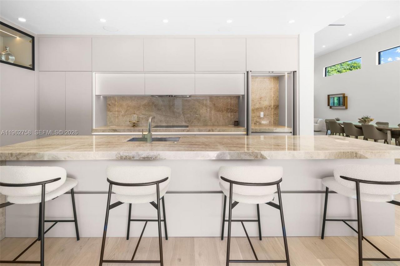 290 NW 48th St, Miami, FL 33127 Photo