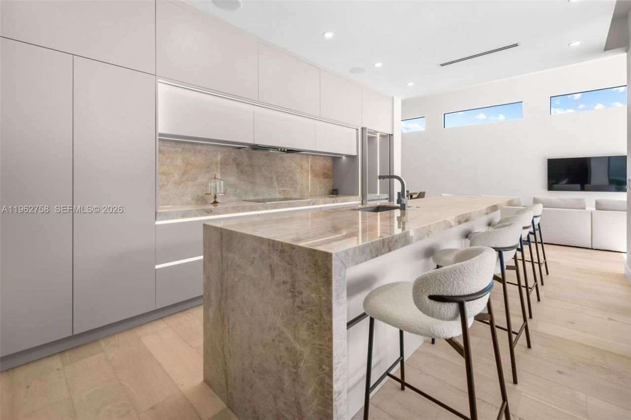 290 NW 48th St, Miami, FL 33127 Photo