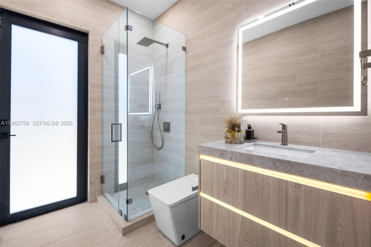 290 NW 48th St, Miami, FL 33127 Photo