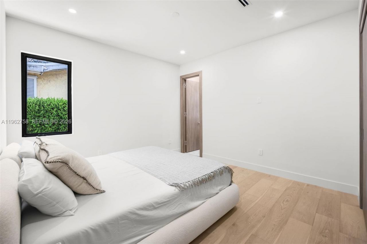 290 NW 48th St, Miami, FL 33127 Photo