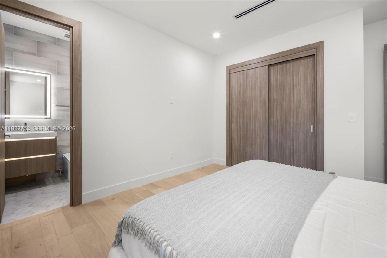 290 NW 48th St, Miami, FL 33127 Photo