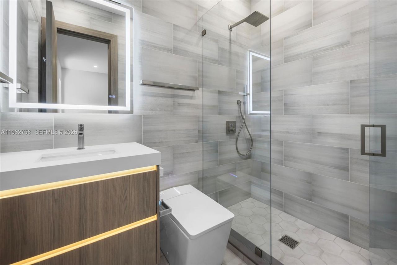 290 NW 48th St, Miami, FL 33127 Photo