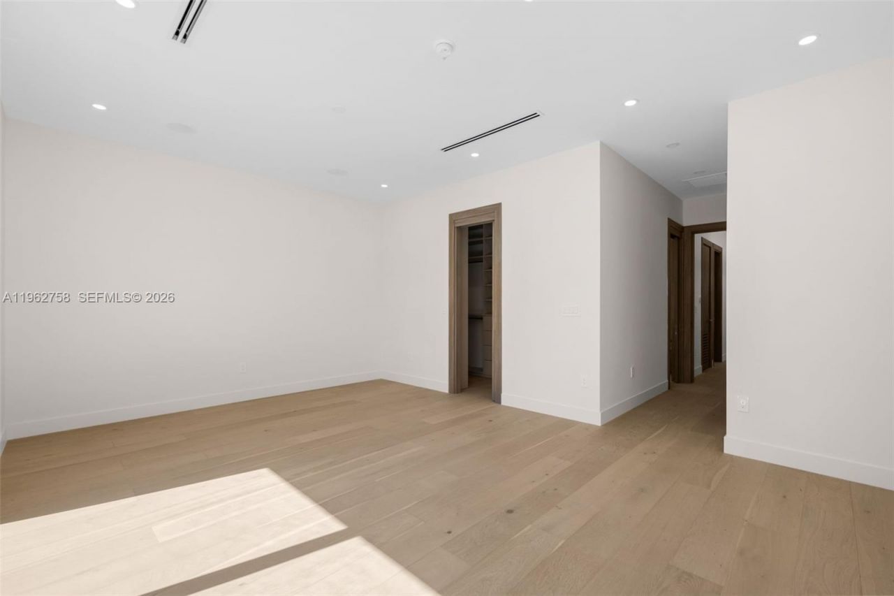 290 NW 48th St, Miami, FL 33127 Photo