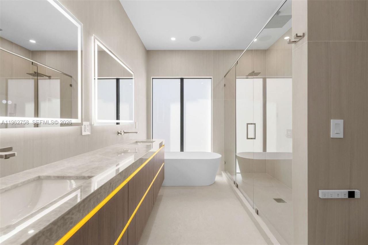 290 NW 48th St, Miami, FL 33127 Photo