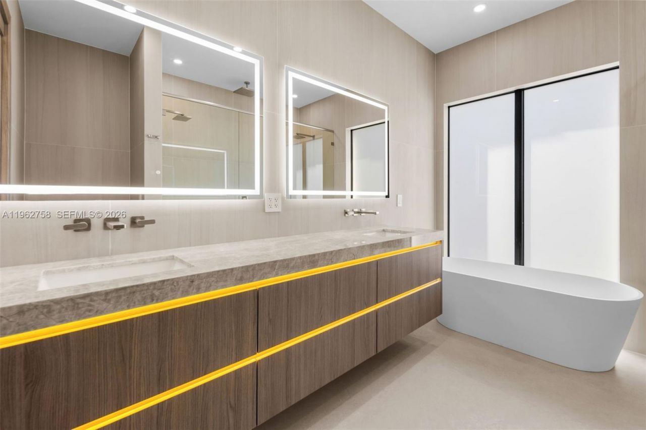 290 NW 48th St, Miami, FL 33127 Photo