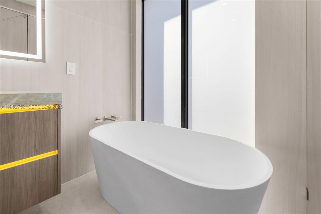 290 NW 48th St, Miami, FL 33127 Photo