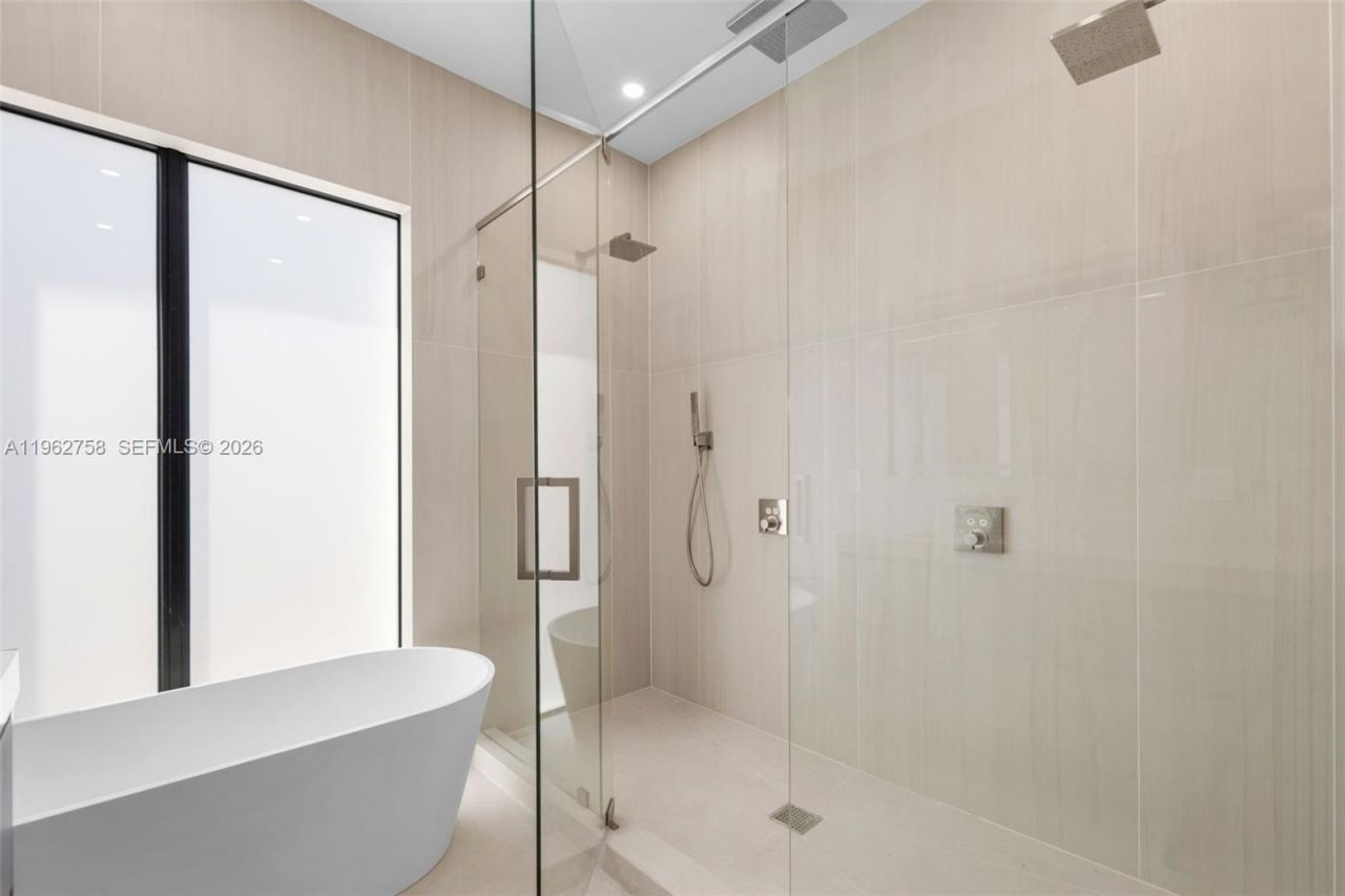 290 NW 48th St, Miami, FL 33127 Photo