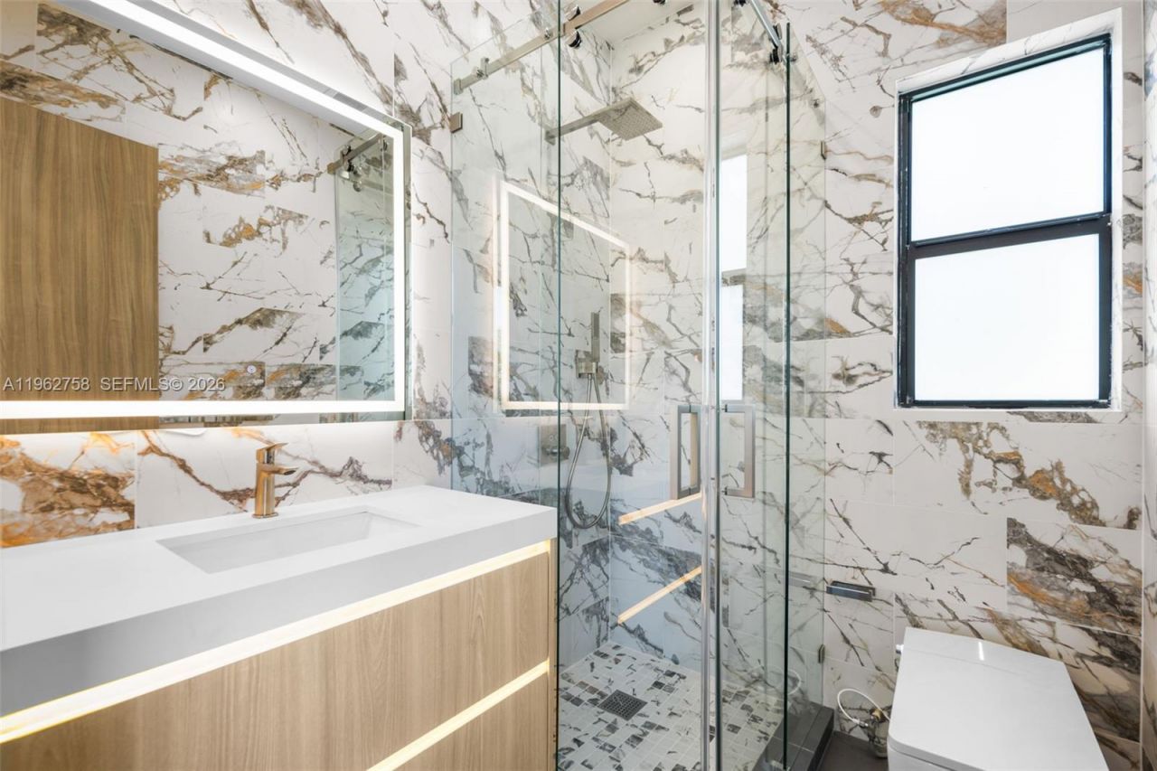 290 NW 48th St, Miami, FL 33127 Photo