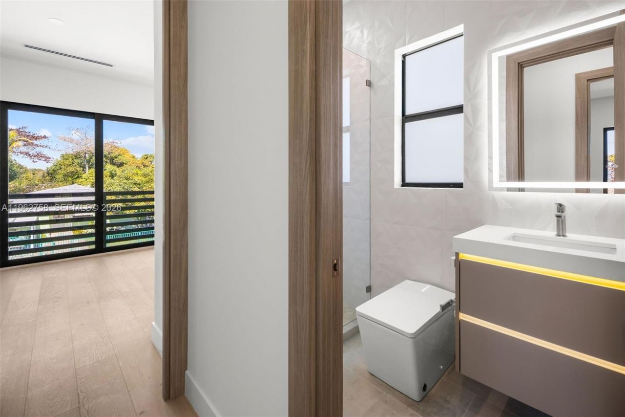 290 NW 48th St, Miami, FL 33127 Photo