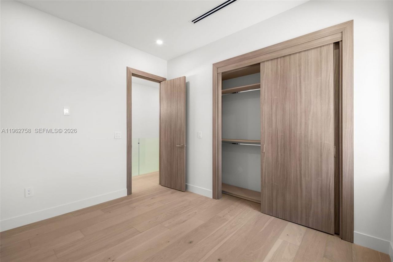 290 NW 48th St, Miami, FL 33127 Photo