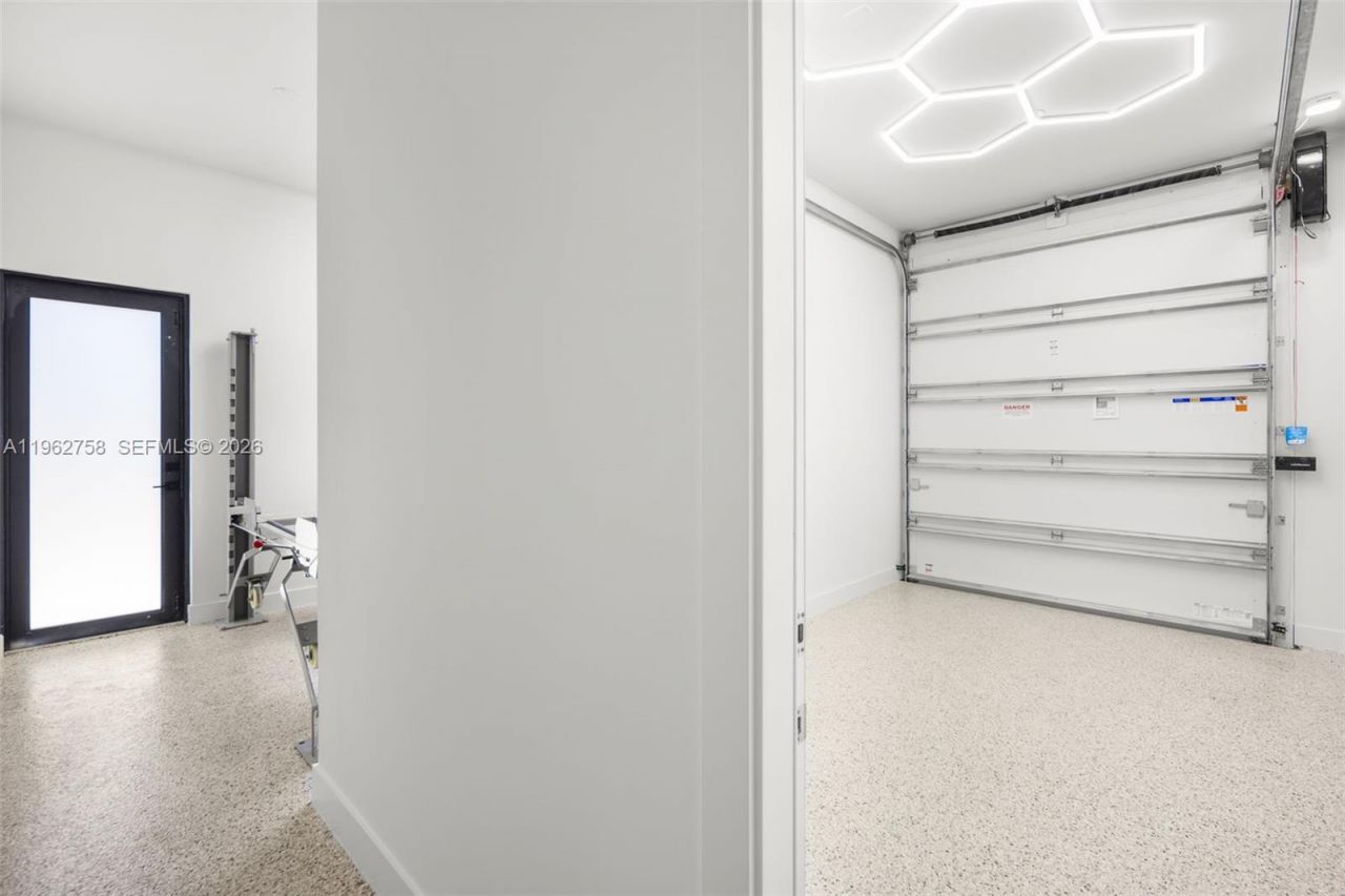 290 NW 48th St, Miami, FL 33127 Photo