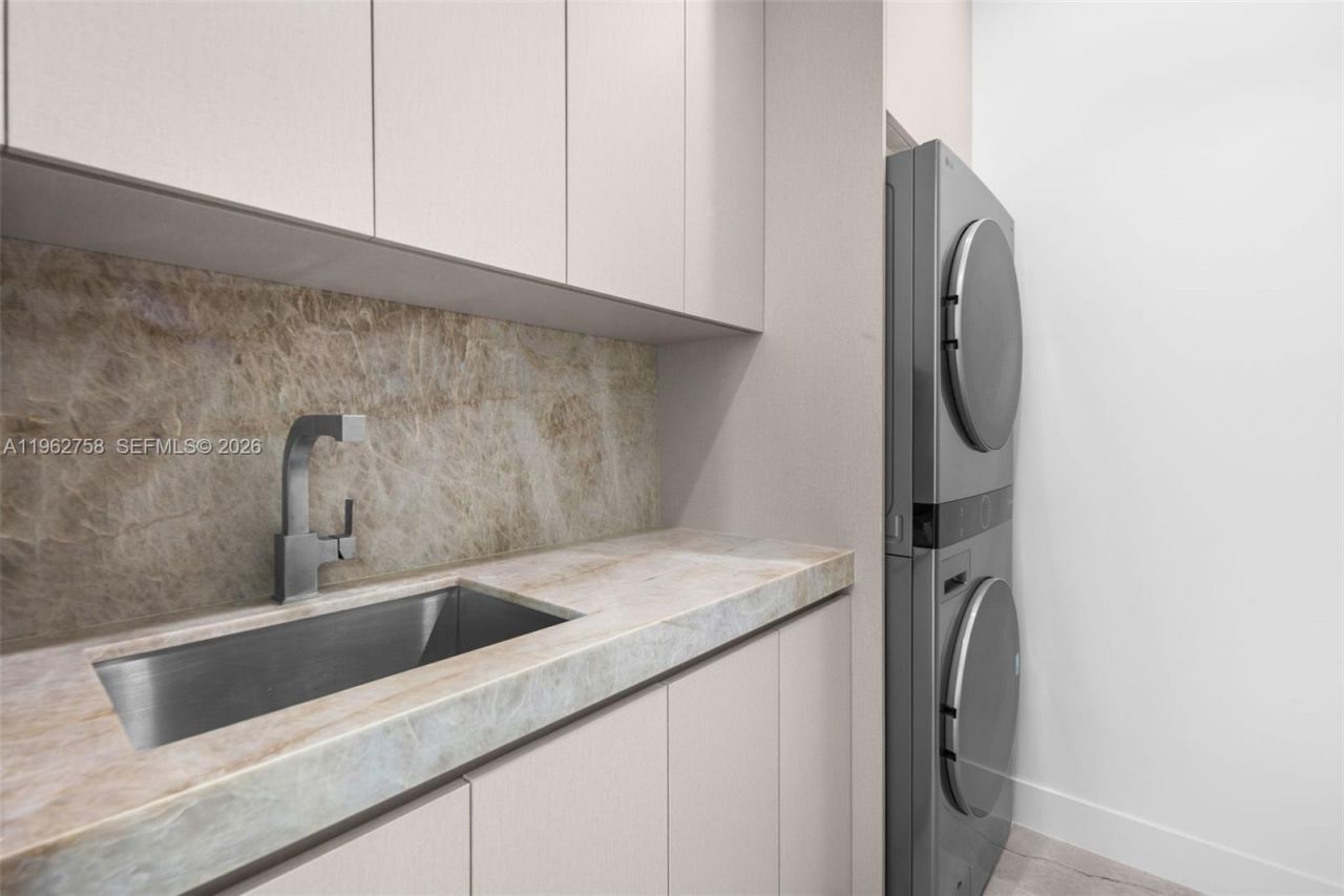 290 NW 48th St, Miami, FL 33127 Photo