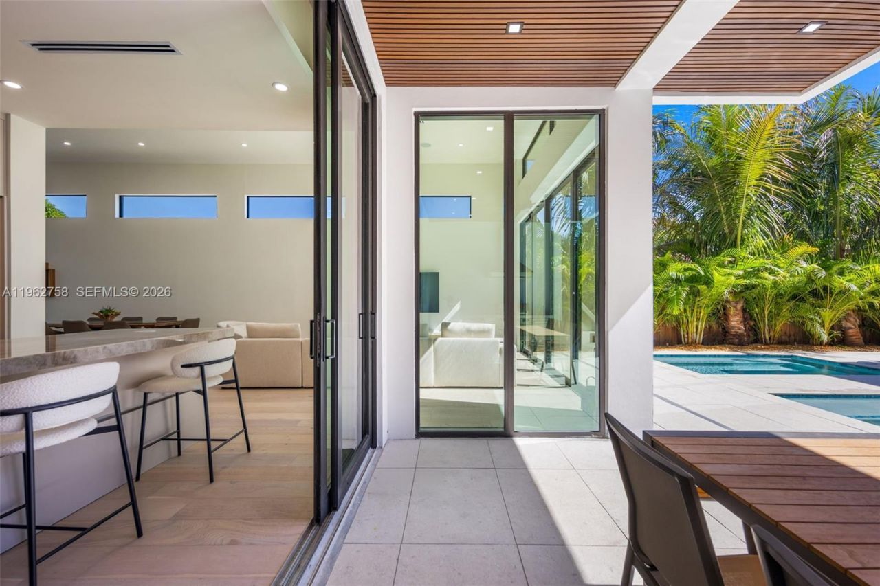 290 NW 48th St, Miami, FL 33127 Photo