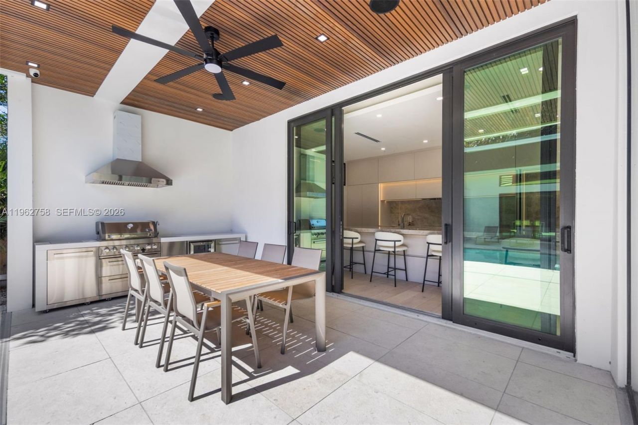 290 NW 48th St, Miami, FL 33127 Photo