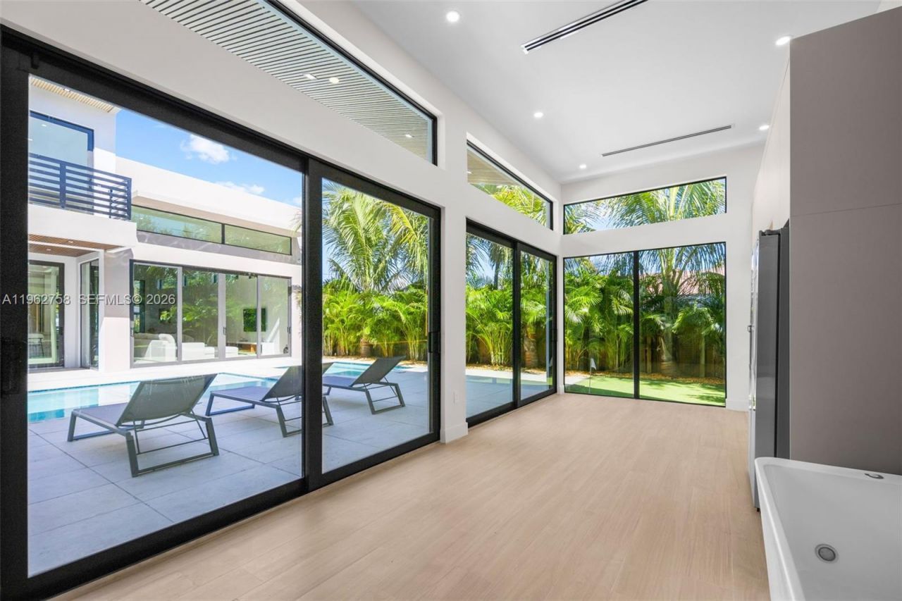 290 NW 48th St, Miami, FL 33127 Photo