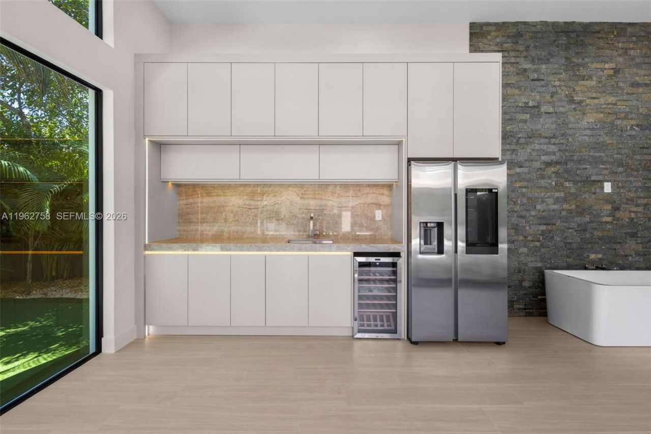 290 NW 48th St, Miami, FL 33127 Photo