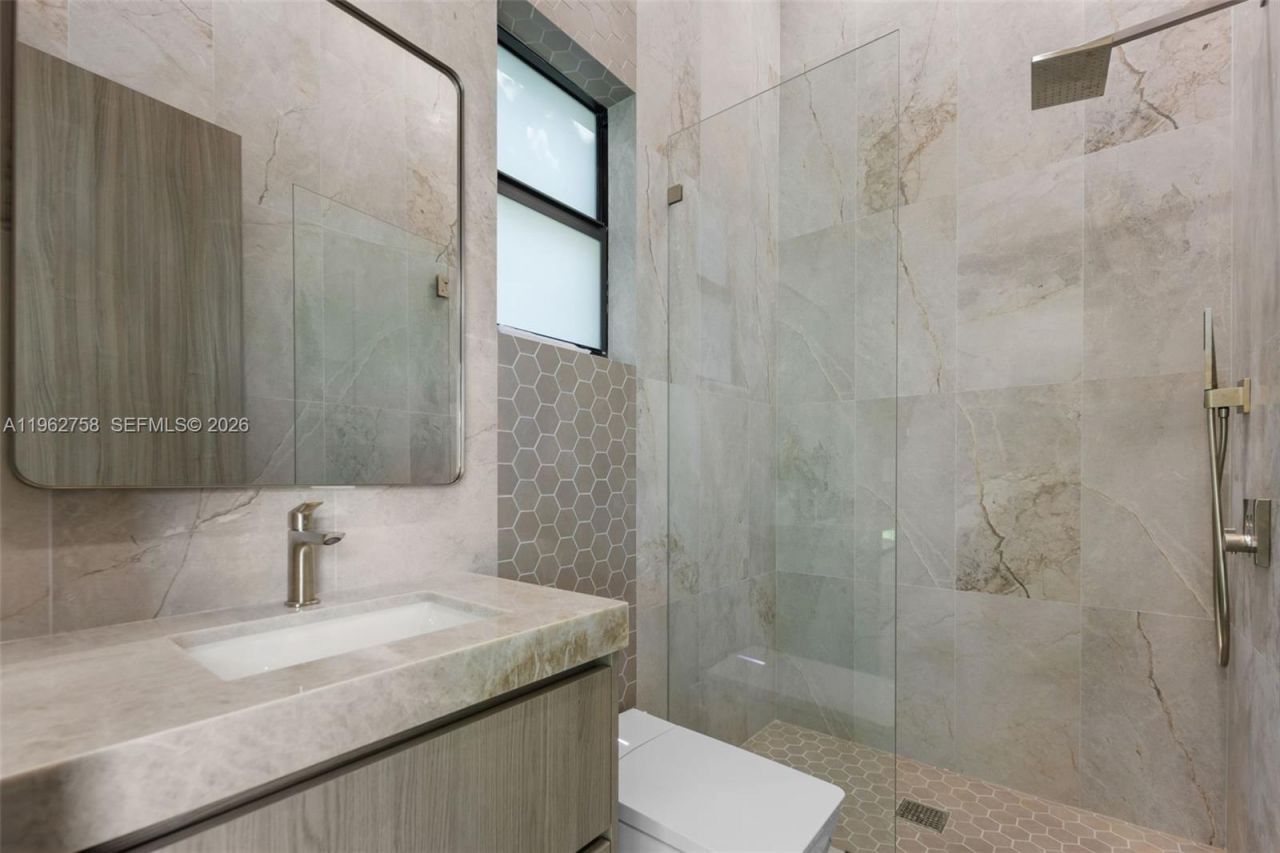 290 NW 48th St, Miami, FL 33127 Photo