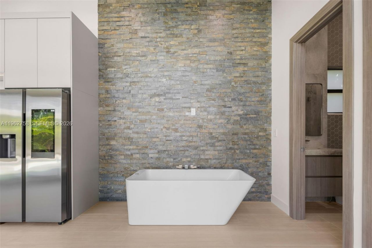 290 NW 48th St, Miami, FL 33127 Photo