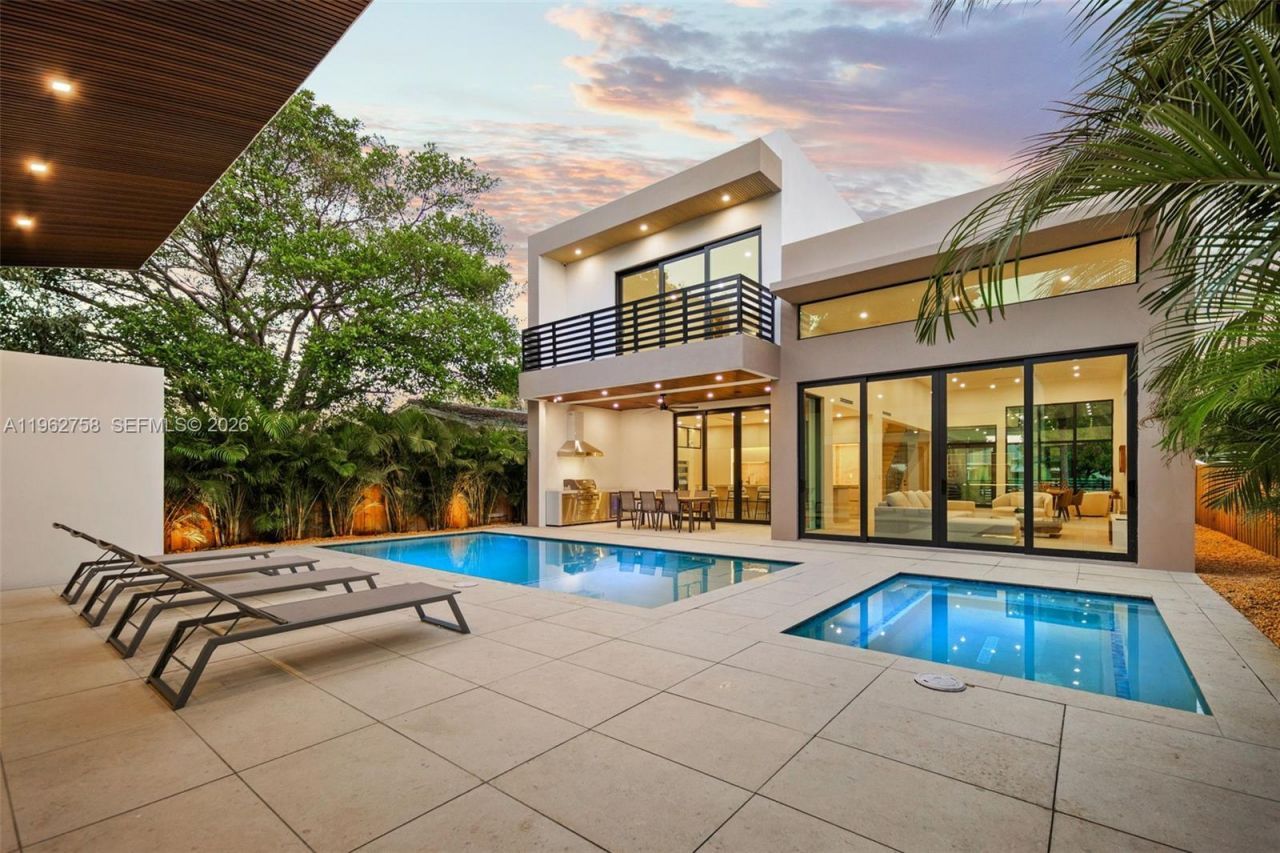 290 NW 48th St, Miami, FL 33127 Photo