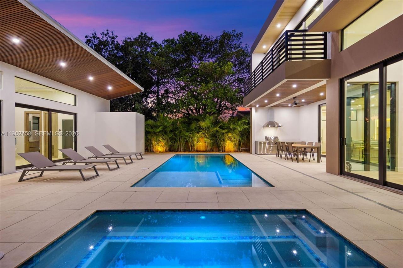 290 NW 48th St, Miami, FL 33127 Photo