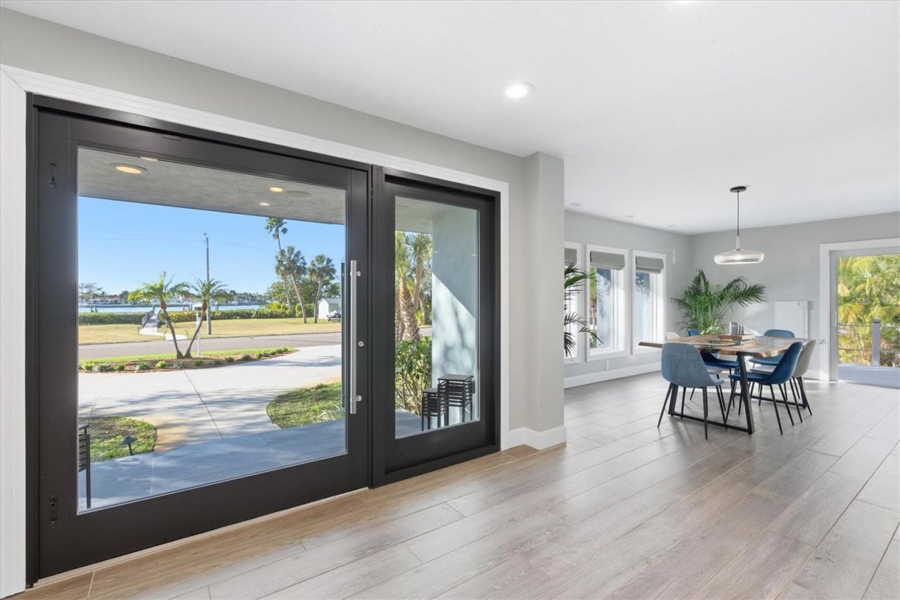 670 Sunset Drive S, Saint Petersburg, FL 33707 Photo