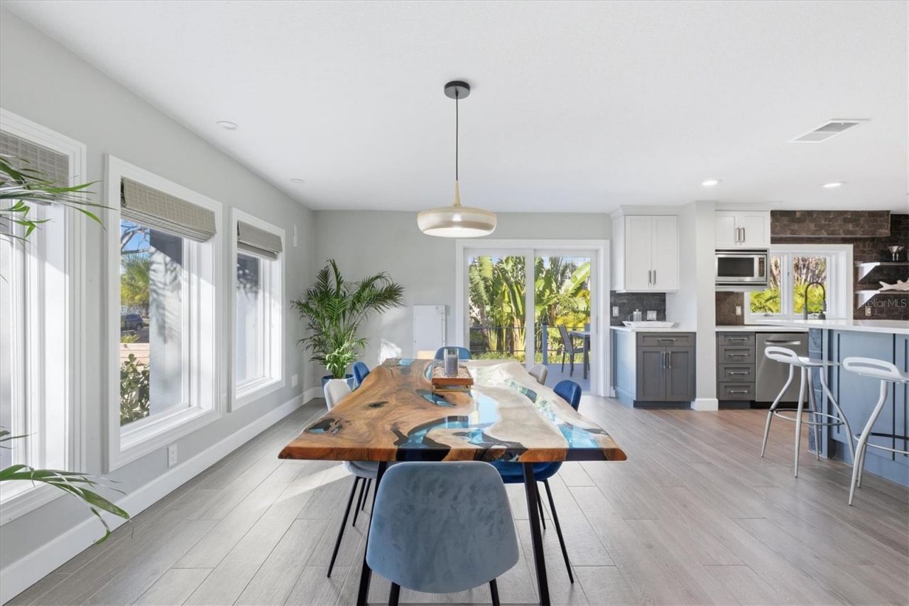 670 Sunset Drive S, Saint Petersburg, FL 33707 Photo