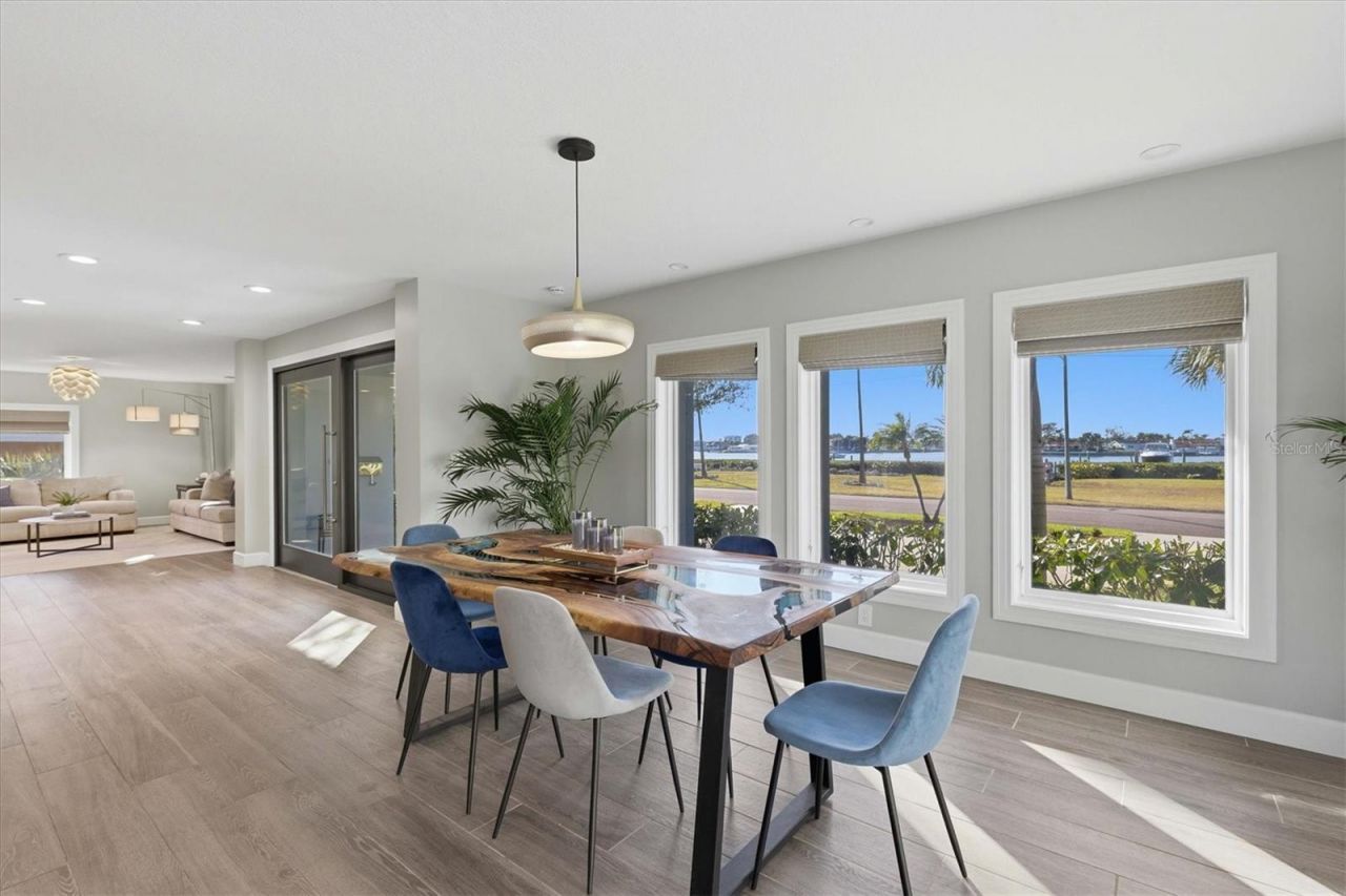 670 Sunset Drive S, Saint Petersburg, FL 33707 Photo