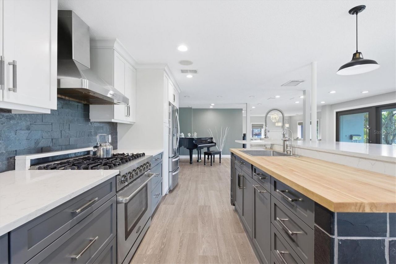 670 Sunset Drive S, Saint Petersburg, FL 33707 Photo