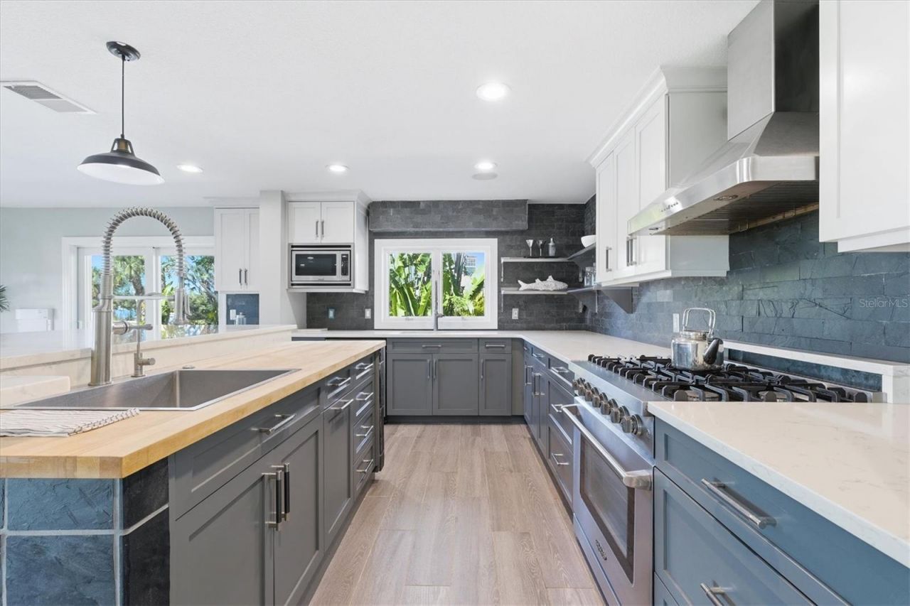 670 Sunset Drive S, Saint Petersburg, FL 33707 Photo