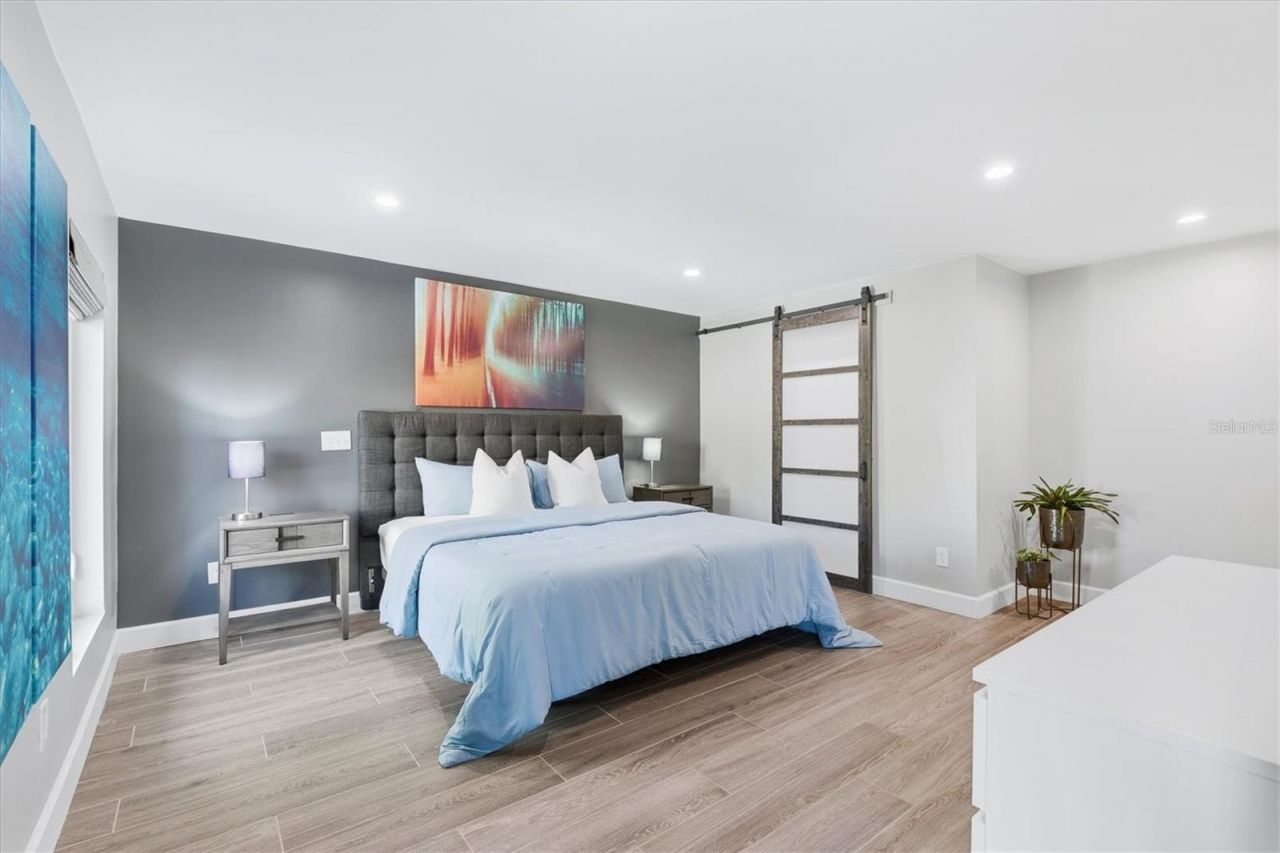 670 Sunset Drive S, Saint Petersburg, FL 33707 Photo