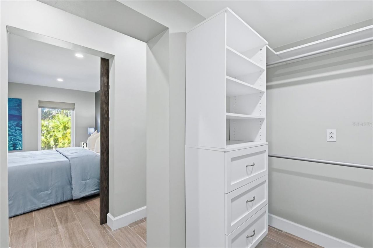 670 Sunset Drive S, Saint Petersburg, FL 33707 Photo