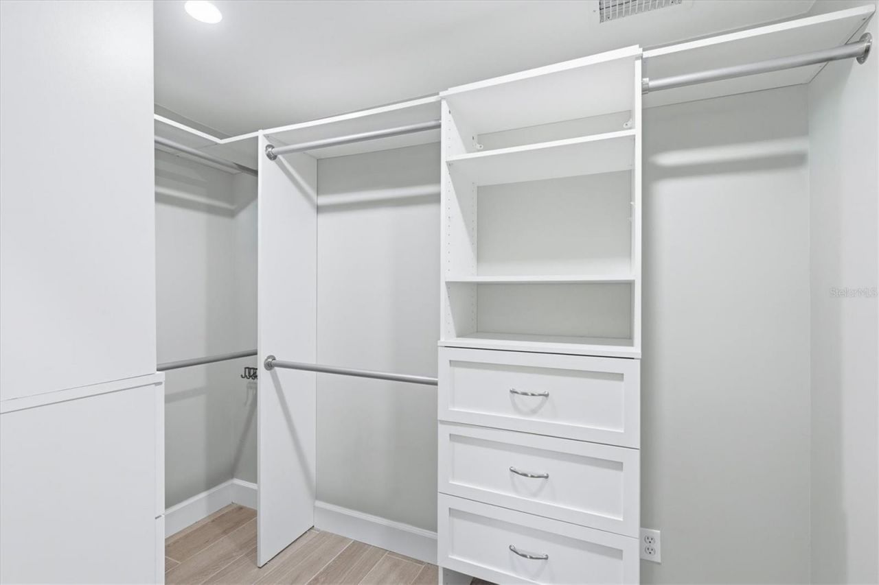 670 Sunset Drive S, Saint Petersburg, FL 33707 Photo