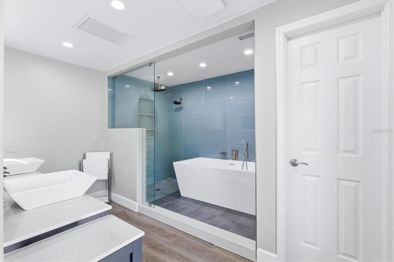 670 Sunset Drive S, Saint Petersburg, FL 33707 Photo