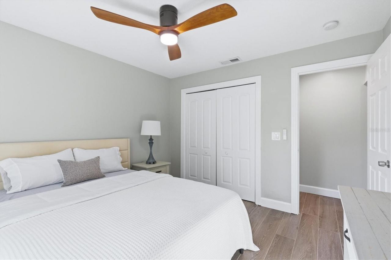 670 Sunset Drive S, Saint Petersburg, FL 33707 Photo