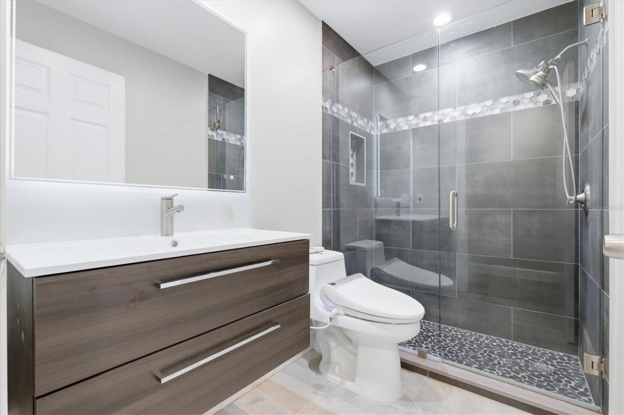 670 Sunset Drive S, Saint Petersburg, FL 33707 Photo