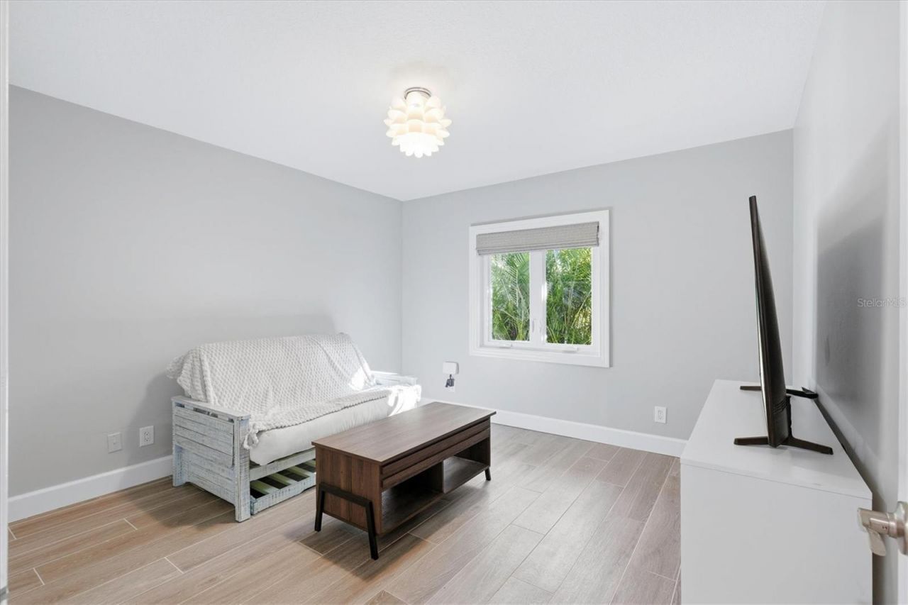 670 Sunset Drive S, Saint Petersburg, FL 33707 Photo