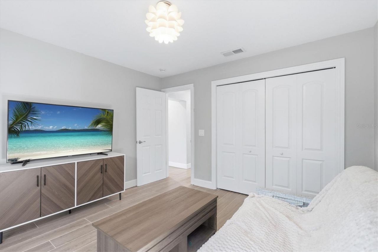 670 Sunset Drive S, Saint Petersburg, FL 33707 Photo