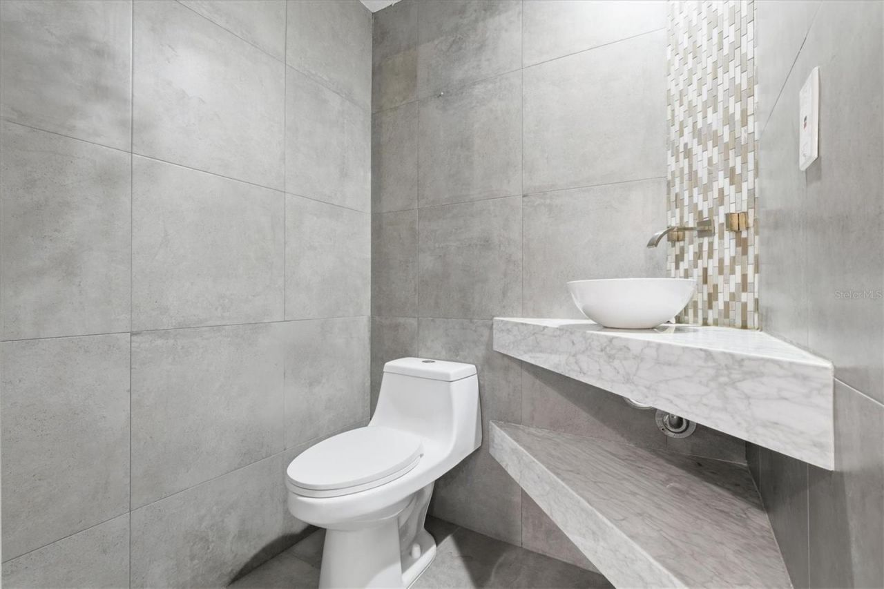 670 Sunset Drive S, Saint Petersburg, FL 33707 Photo