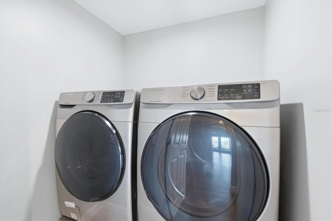 670 Sunset Drive S, Saint Petersburg, FL 33707 Photo