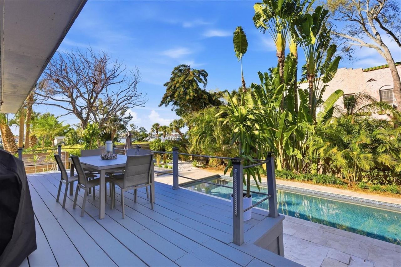 670 Sunset Drive S, Saint Petersburg, FL 33707 Photo