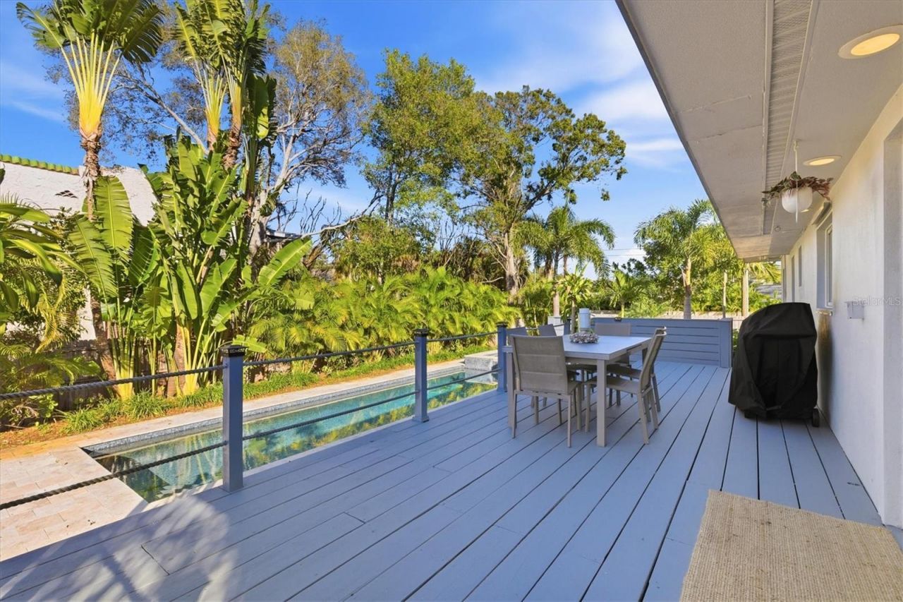 670 Sunset Drive S, Saint Petersburg, FL 33707 Photo